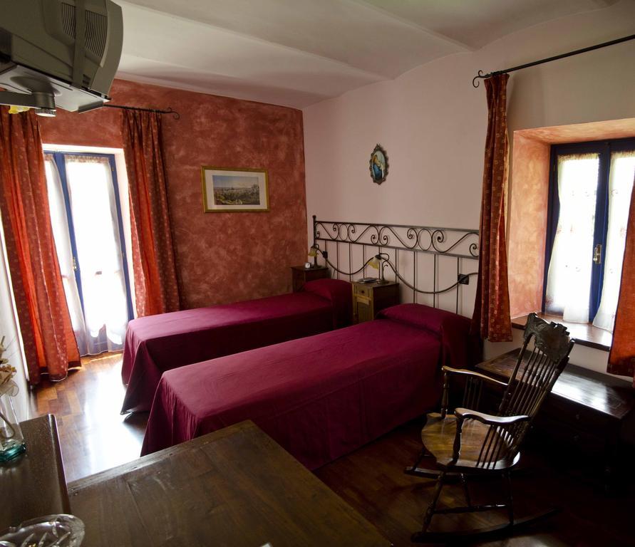 B&B Il Sole Delle Rive Sinio Room photo